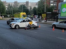 В Калининграде такси свалило на ходу «Хонду»