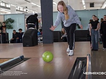 В Черняховске детей официально учат катать шары