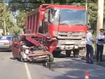 В Калининграде водитель «Ниссана» бесстрашно рванула под грузовик 
