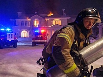 В Калининграде из пылающей виллы спасли хозяина с баллоном