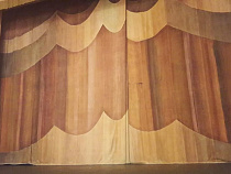 Из старого занавеса Драмтеатра сделают сувениры