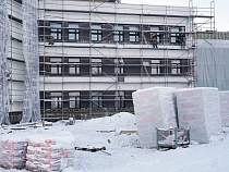 Алиханов продолжил выезды на стройплощадку онкоцентра