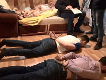 В Светлом штурмом взяли квартиру наркоторговца (видео)