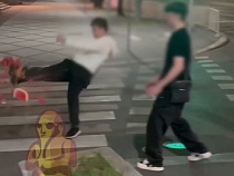 В Калининграде дети зверски измывались над арбузом