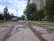 Разбитую дорогу у школы №29 в Калининграде сделают до 1 сентября