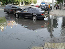 Чиновник объяснил причину возникновения луж в Калининграде