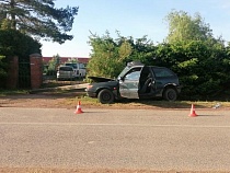 Две “Митсубиси” и один человек пострадали от электростолбов