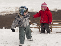 МЧС рассказало, как кататься на санках и передвигаться по льду