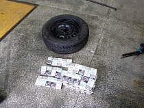 Калининградец спрятал в колесах автомобиля 25 килограмм сигарет