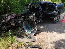 Под Неманом «Ауди» врезался в дерево при объезде кабана