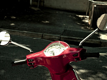 Пьяный скутерист попал в ДТП на Северном обходе Калининграда