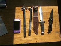 Калининградские таможенники задержали китайца с нунчаками