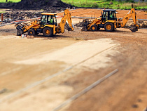 Бульдозерный вор с алыми лампасами умыкнул аккумуляторы у Приморского кольца (фото)