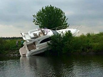 В Калининграде яхта выбросилась на берег