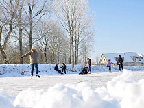 На водоёмах Калининград установился лёд в 10-12 см толщиной