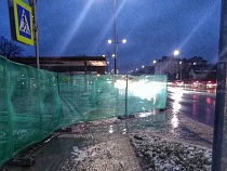 В Гурьевске владелец АЗС заставил пешеходов идти по проезжей части 