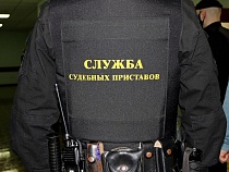 Жительницу Ладушкина нашли в шкафу и в наручниках доставили в суд 