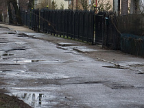 Дорога к детскому дому-интернату «Аистенок» опасна для пешеходов и автомобилистов