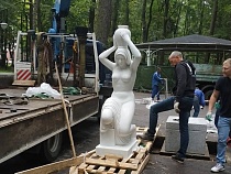 В Светлогорске сделали копию из мрамора «Несущей воду»