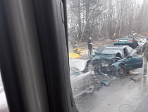 Под Зеленоградском лоб в лоб столкнулись два автомобиля