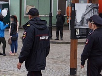 В Калининграде обокрали гулявшую с внуком бабушку 