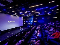 «У всех собирали телефоны»: подробности встречи Алиханова с молодёжью