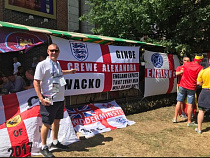 Английский фан ищет потерянный в Калининграде флаг через Твиттер