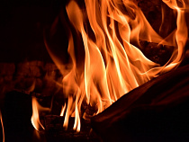 На улице Ижорской сгорела пристройка к складу площадью 300 кв.м.