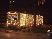 В Калининграде вновь курсирует новогодний трамвай