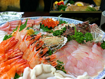 Нарколог, диетолог и психолог расскажут, как пережить новогодние праздники