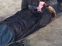 В Калининграде сняли страшное падение на льду