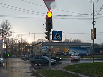 На Гагарина автомобиль чуть не выбросило на встречную полосу