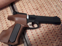 Житель Ладушкина напугал соседа, открыв стрельбу из пневматического пистолета