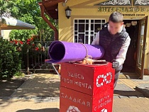 Невнимательных туристов в Зеленоградске кормят с земли