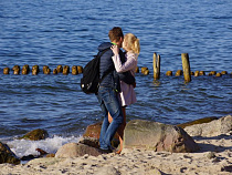 Почти у 60% калининградцев когда-либо был роман на работе