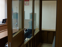 Мужик обобрал знакомую, а потом убежал с её смартфоном