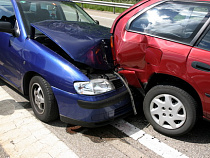 Под Калининградом полицейский врезался в боковое ограждение