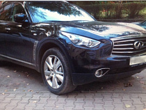 С улицы Красной угнали автомобиль «Инфинити» 2013 года выпуска