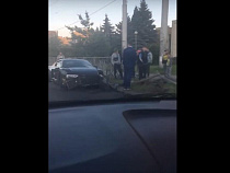 В Калининграде «Ауди» за 11 млн рублей протаранила ограждение и «Мазду» (видео)
