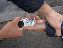 Грабители отняли у калининградца телефон "Асус" и 4 500 рублей