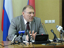 Лапин назвал «Лукойл» и «Газпром» монстрами и над ним погас свет