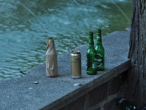 После футбола: пустые бутылки и горы мусора оставляют после себя калининградские любители спорта № 1