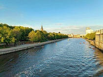 Туристов заманивают на остров Канта янтарной едой  