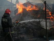 В Советске сгорел деревянный садовый домик