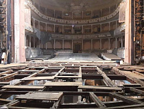 Перед “Мёртвыми душами” Гоголя в Калининграде заклинило сцену