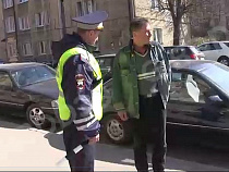 ГАИ объяснила пешеходам в Калининграде как правильно ходить (видео)