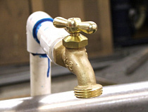 Притворившийся сантехником калининградец украл у 88-летней женщины 14 тысяч рублей