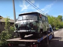 Алиханов показал видео отправки микроавтобуса в зону СВО