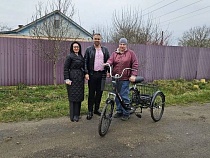 В Гурьевском районе почтальону подарили велосипед