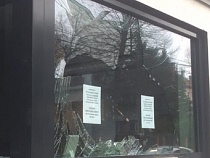 Неизвестные разбили окно в Генконсульстве Германии в Калининграде